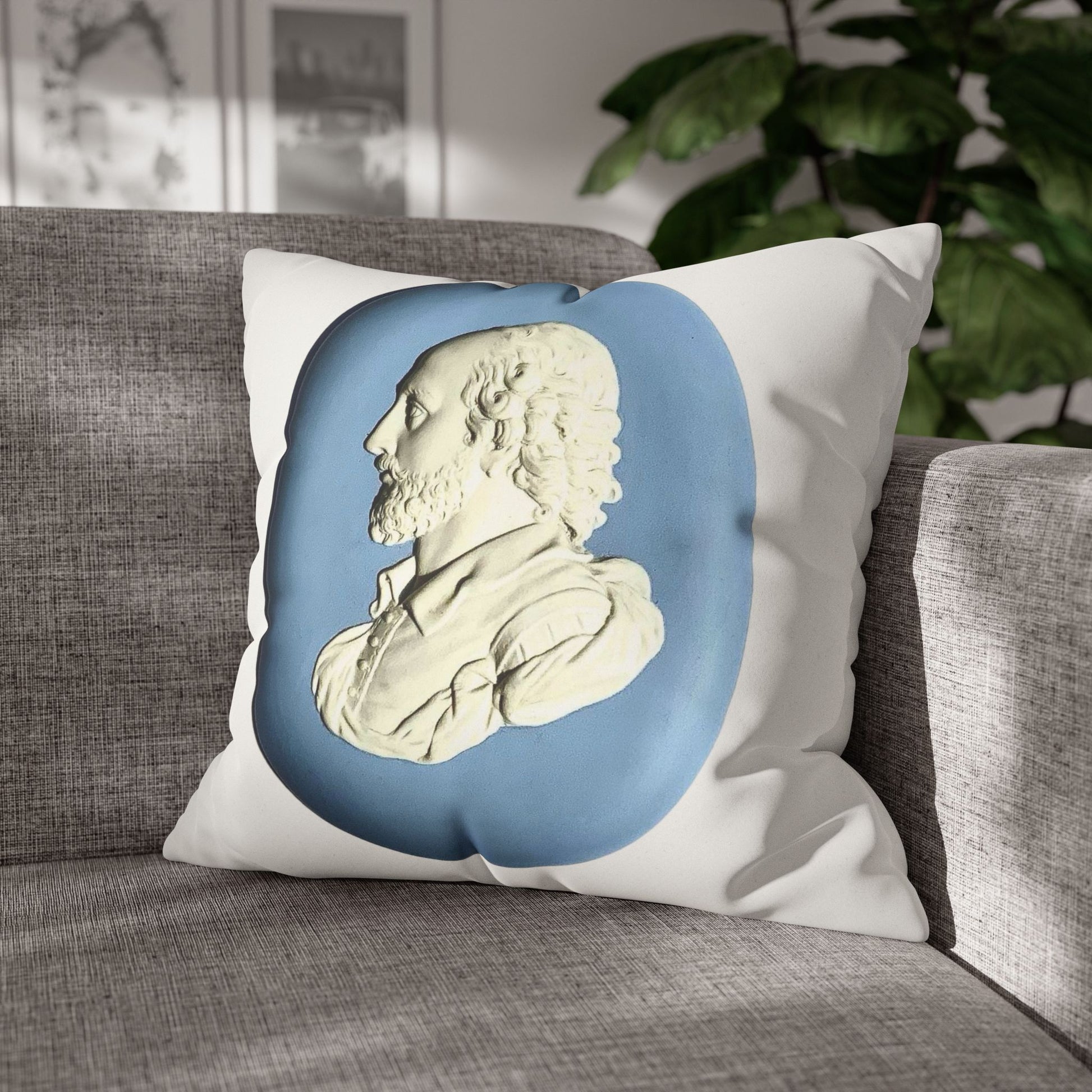 Wedgwood-inspired pillow featuring a jasperware plaque of William Shakespeare. This elegant and literary pillowcase adds a touch of classic sophistication to your home decor. 